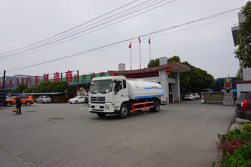 中洁牌XZL5182GSS6型东风天锦洒水车