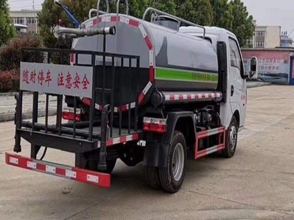 中洁牌福田2.6吨洒水车,可下地下室